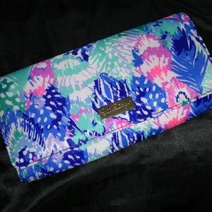 🎉Great Deal! NEW Lilly Pulitzer Travel Wallet.